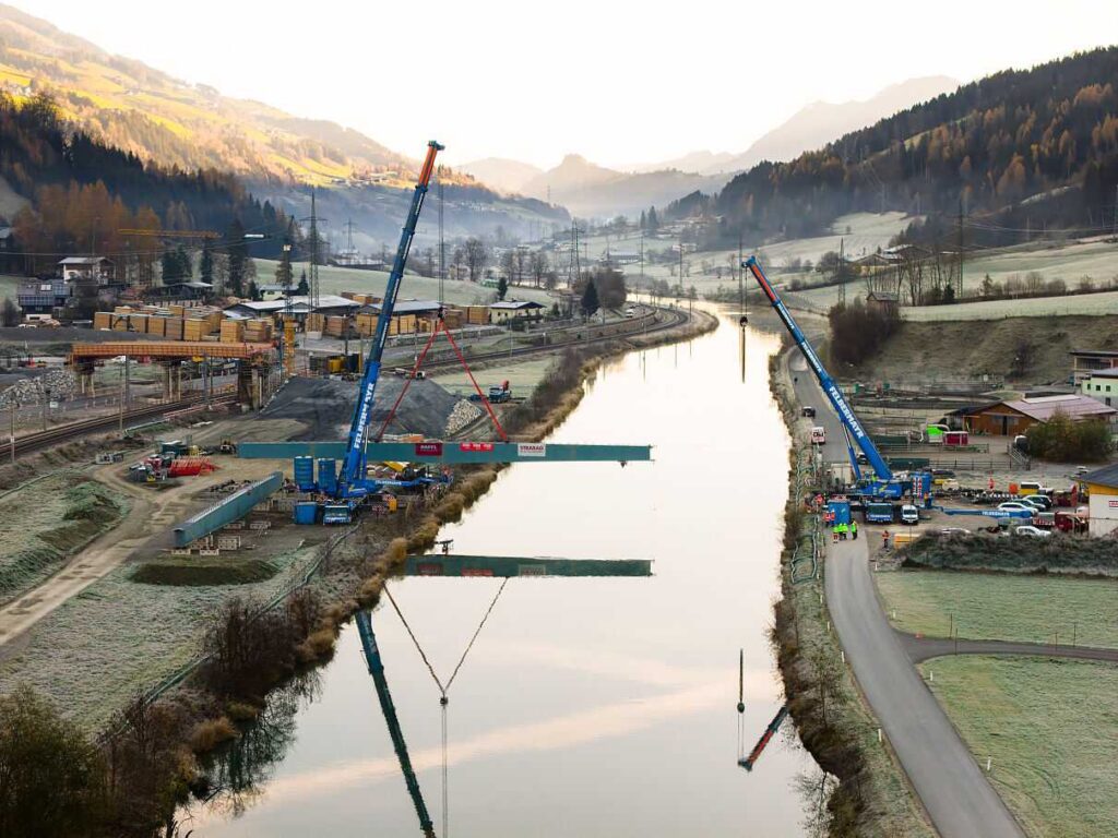 Brueckeneinhub Gries im Pinzgau